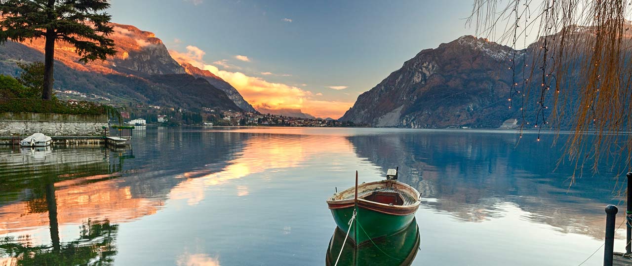 Dom wiejski przy jeziorze