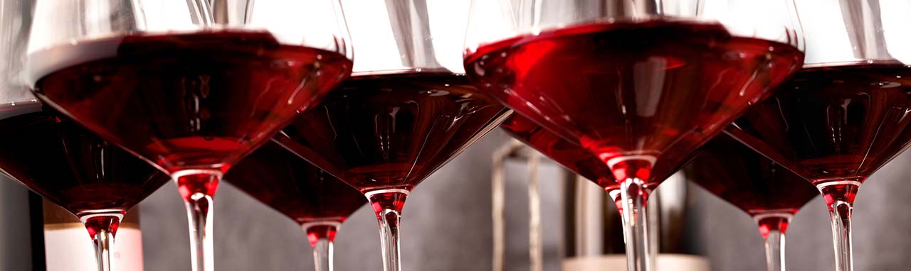 Degustacja wina w wiejskim domu w Toskanii